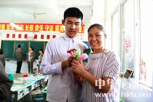 母親節(jié)，周口高中生這樣過！